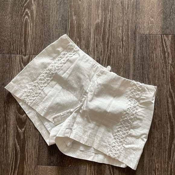 Lilly Pulitzer - Size 0 - White Shorts - Picture 3 of 4